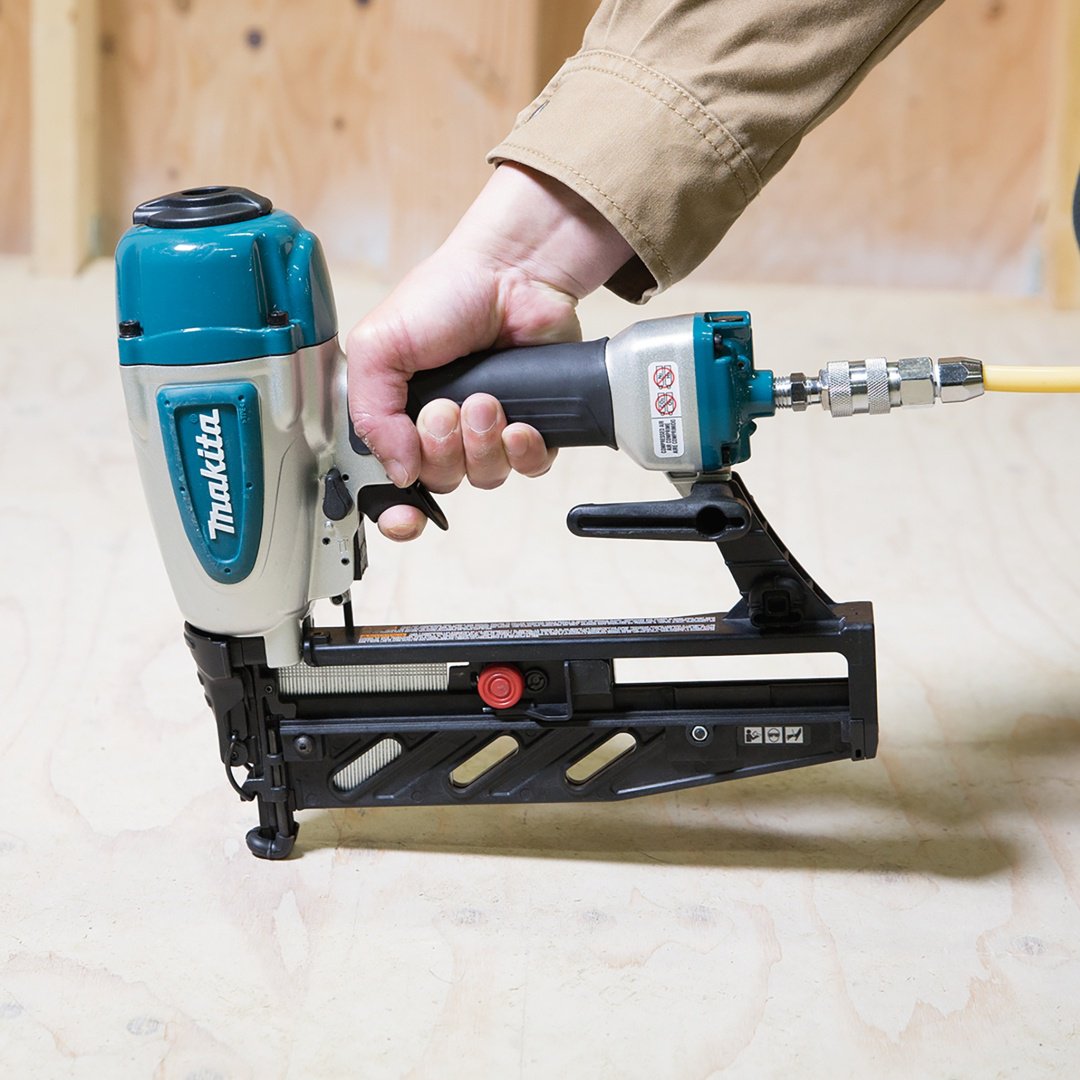 Гвоздезабивной пистолет Makita пневматический AF601 купить,0