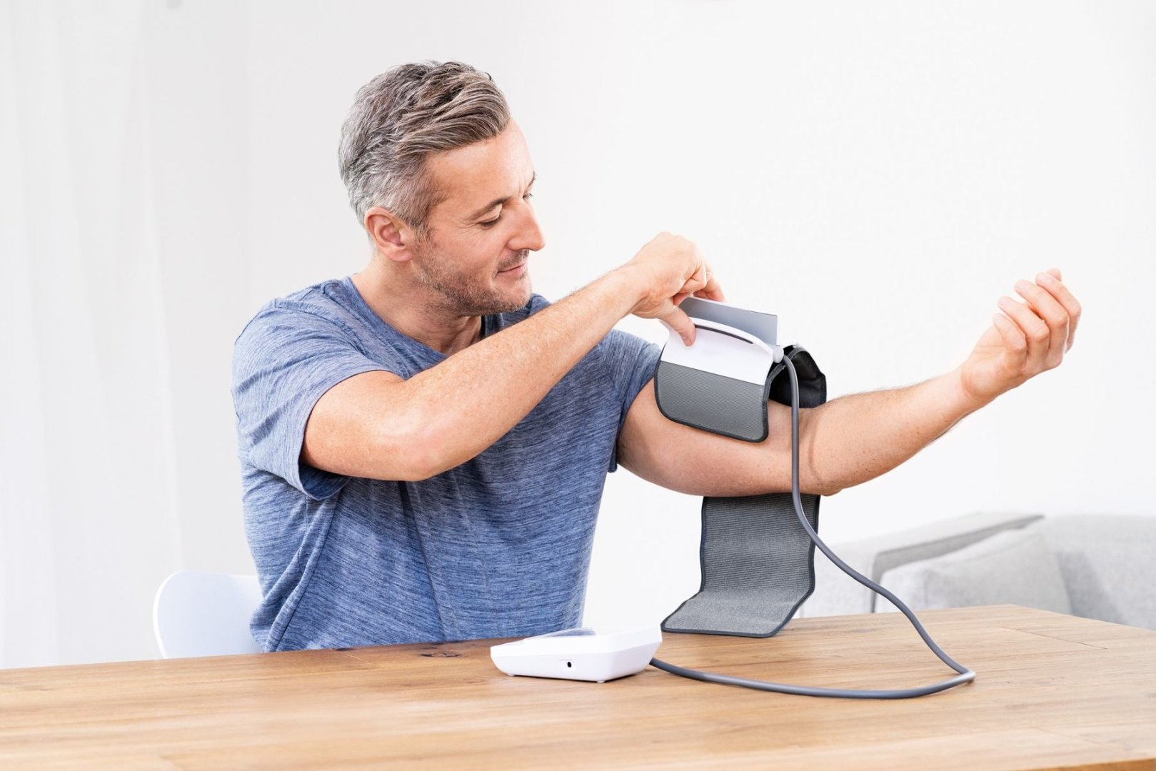 Тонометр Beurer плечевой EasyClip BM 51 автоматический на плечо купить,0
