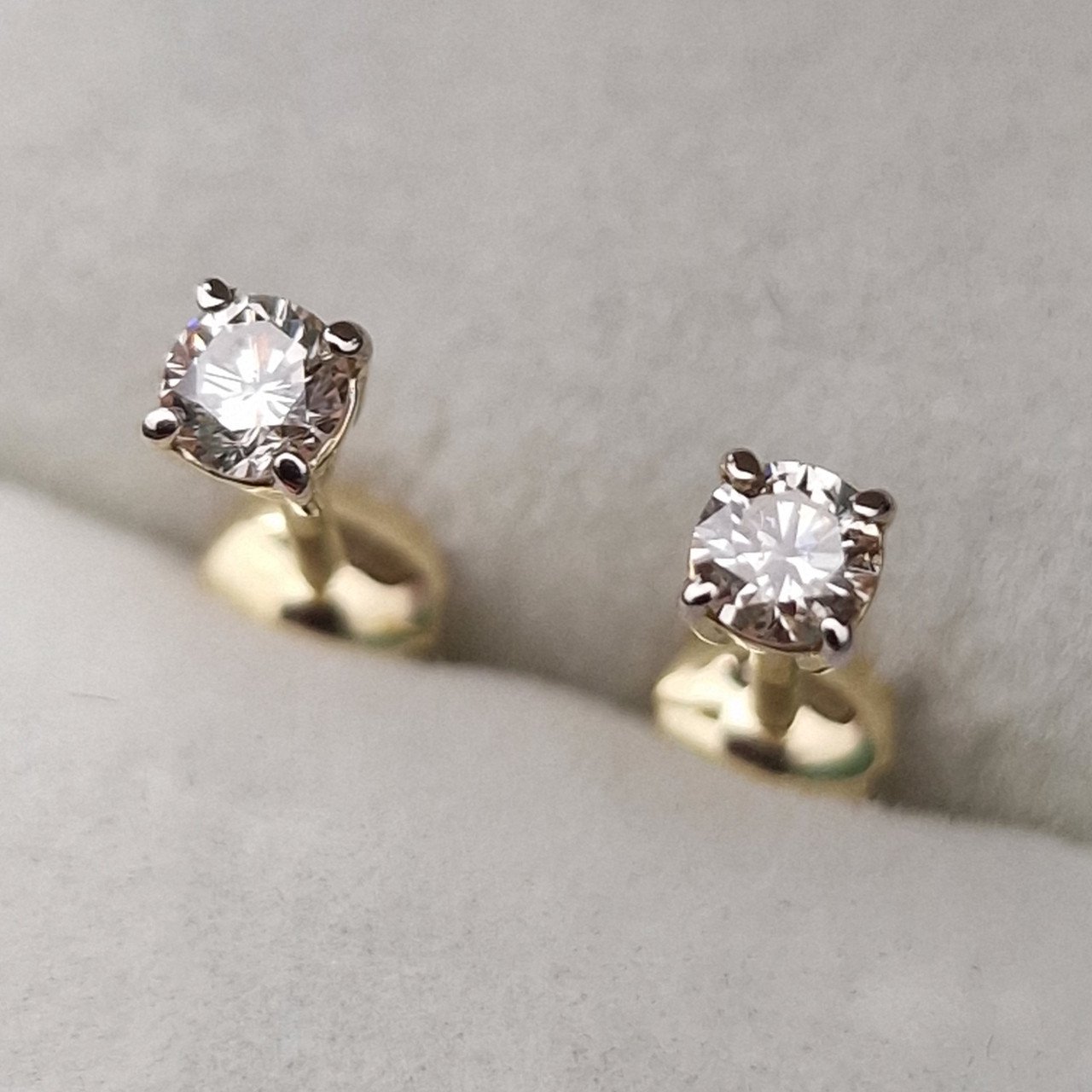 Серьги Deimantas 103671320 0,98гр 0,27ct. купить,NaN