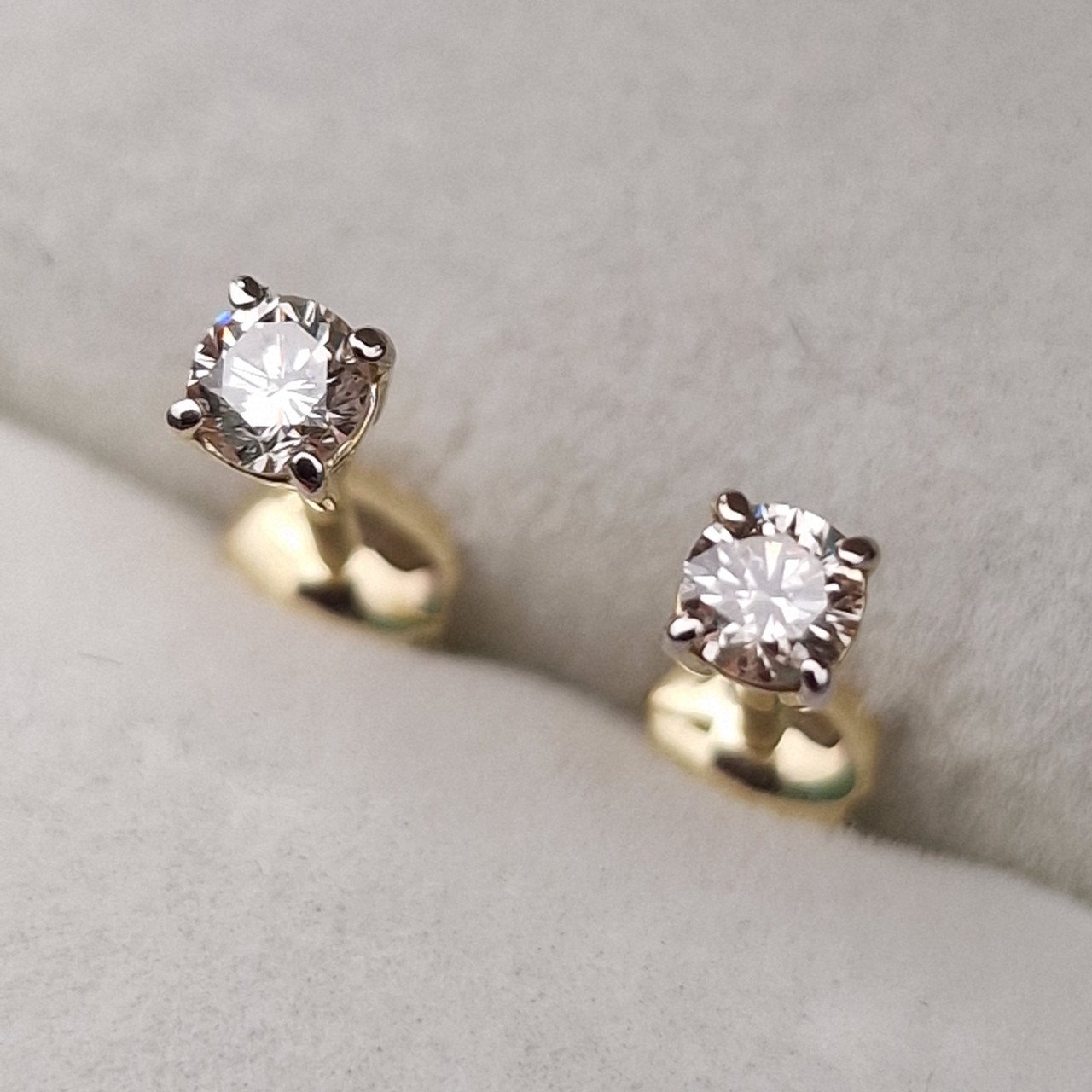 Серьги Deimantas 103671320 0,98гр 0,27ct. купить,NaN