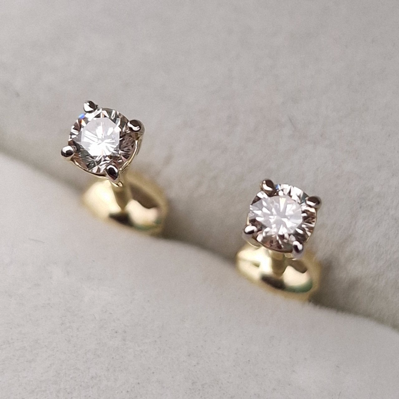 Серьги Deimantas 103671320 0,98гр 0,27ct. купить,NaN