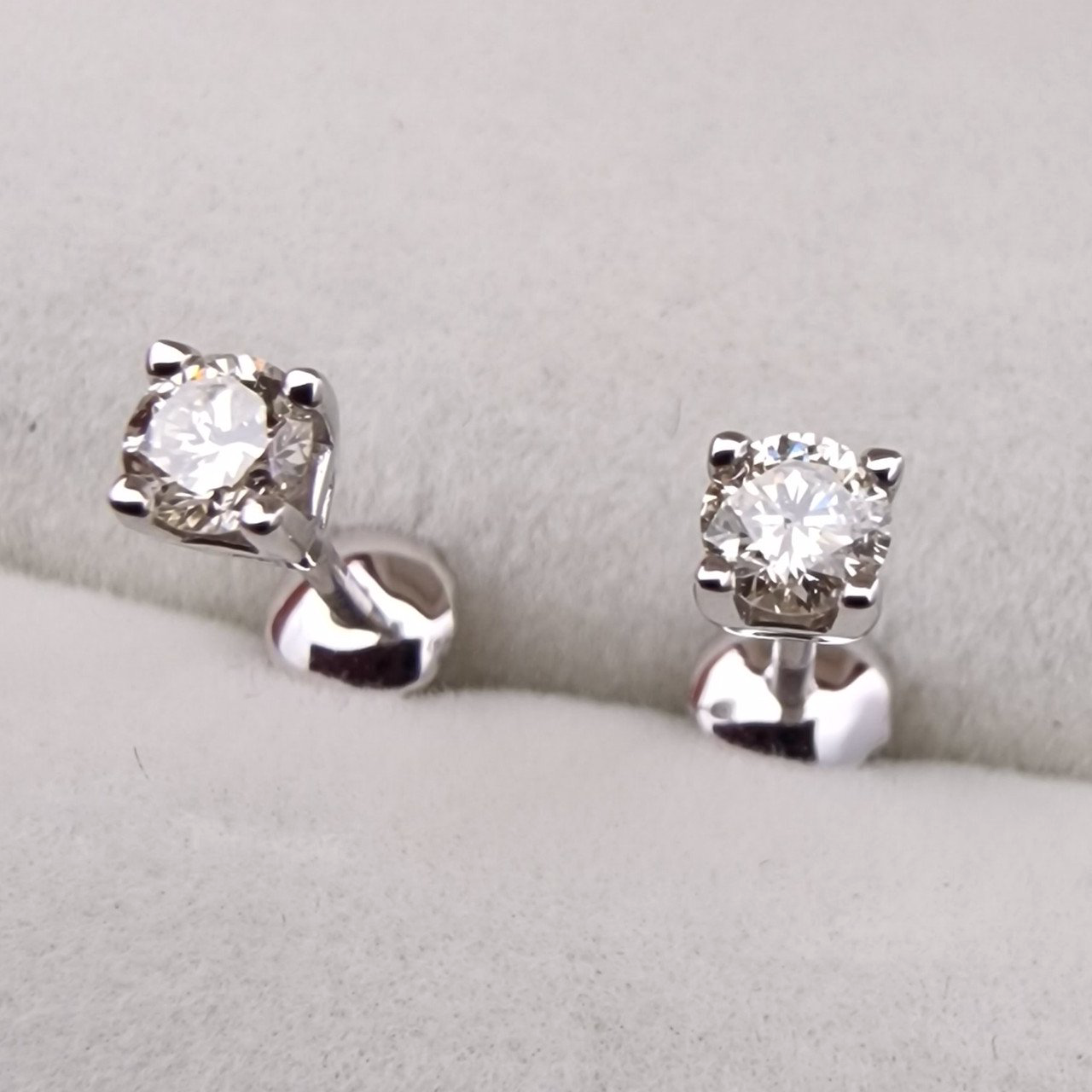Серьги Deimantas 103672268 1,09гр 0,36ct. купить,NaN