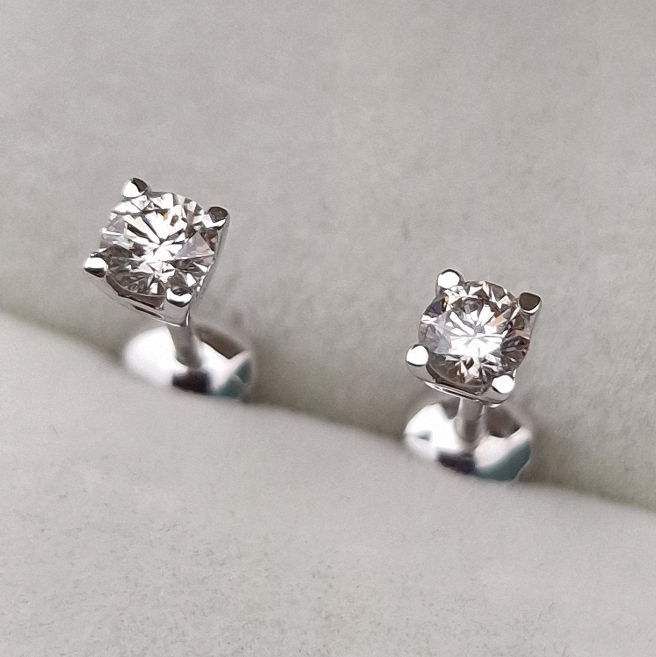 Серьги Deimantas 103672268 1,09гр 0,36ct. купить,NaN