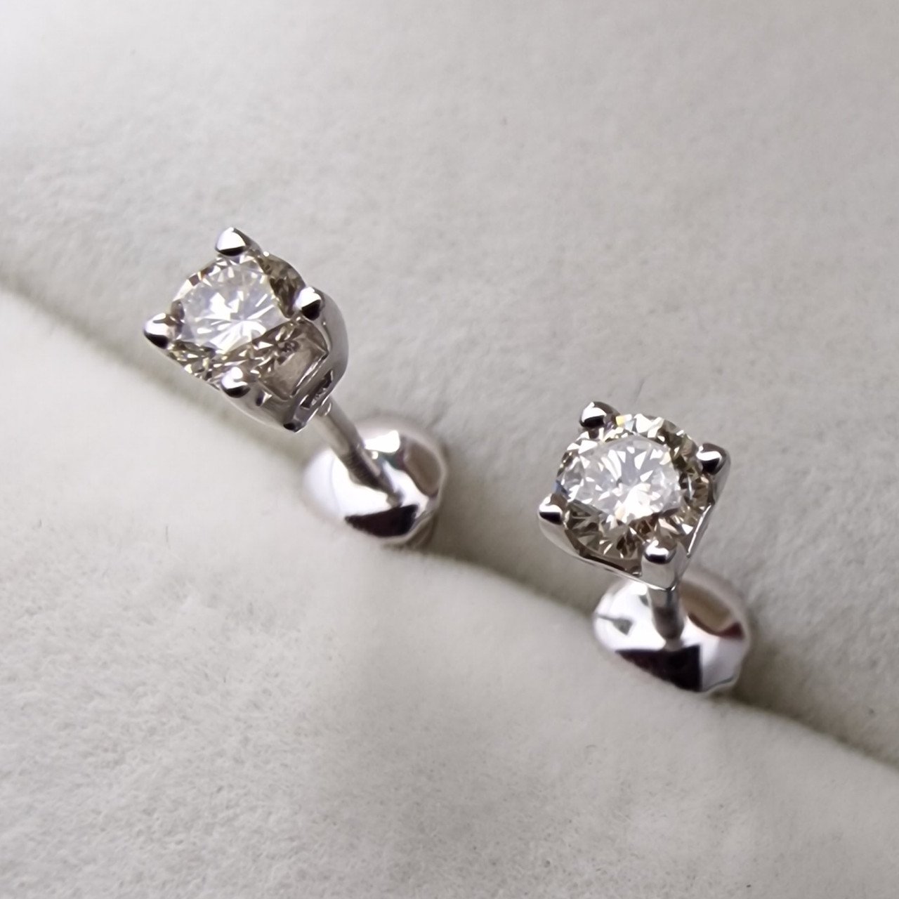 Серьги Deimantas 103672272 1,03гр 0,30ct. купить,NaN