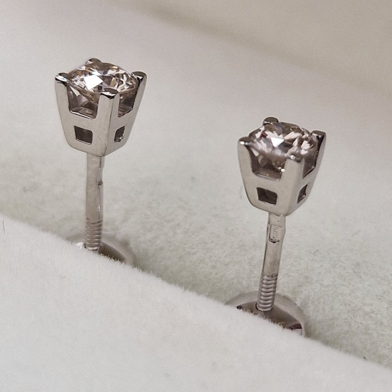 Серьги Deimantas 103672268 1,09гр 0,36ct. купить,NaN
