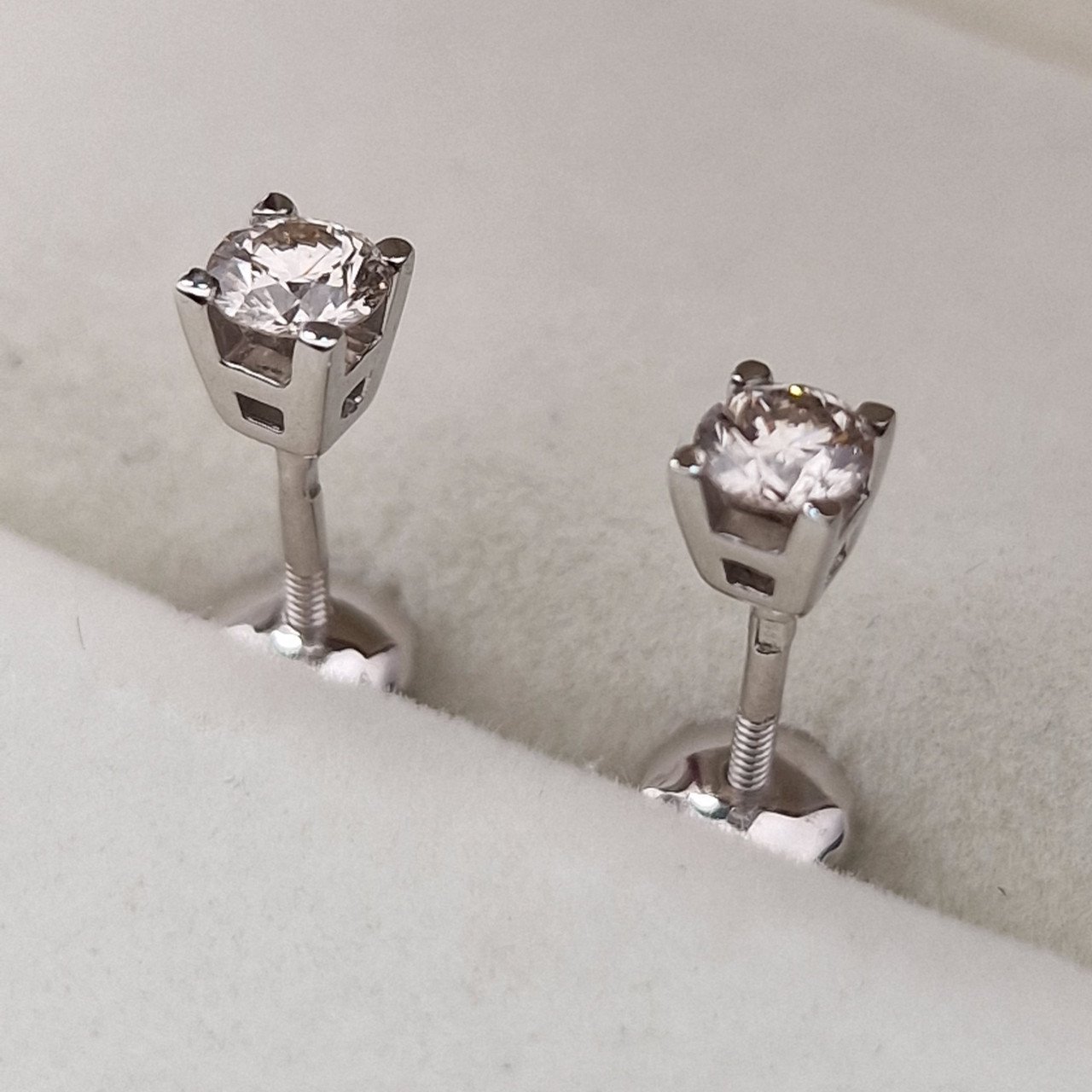 Серьги Deimantas 103672268 1,09гр 0,36ct. купить,NaN