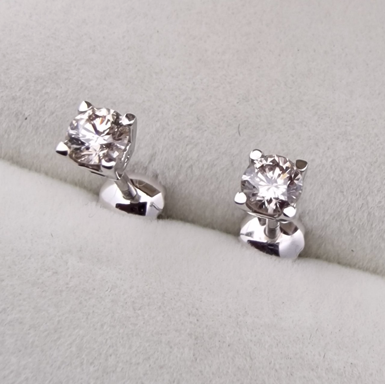 Серьги Deimantas 103672268 1,09гр 0,36ct. купить,NaN