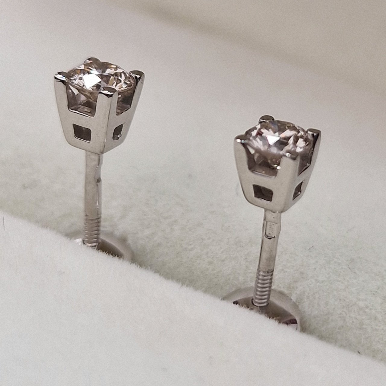 Серьги Deimantas 103672272 1,03гр 0,30ct. купить,NaN