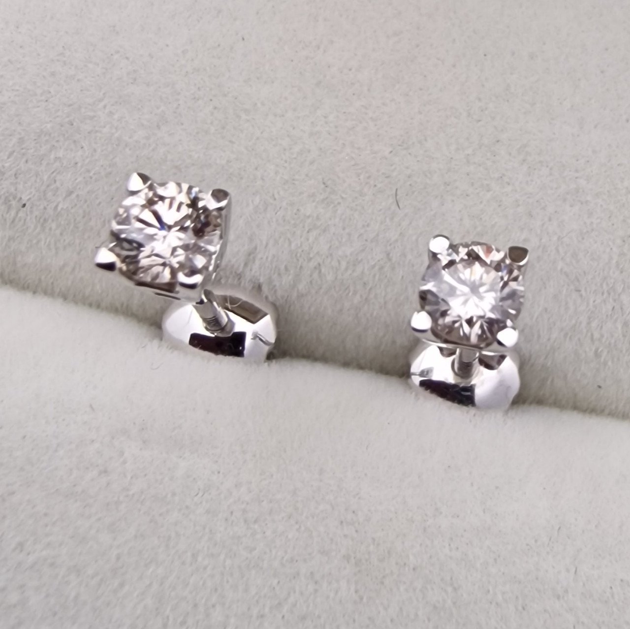 Серьги Deimantas 103672268 1,09гр 0,36ct. купить,NaN