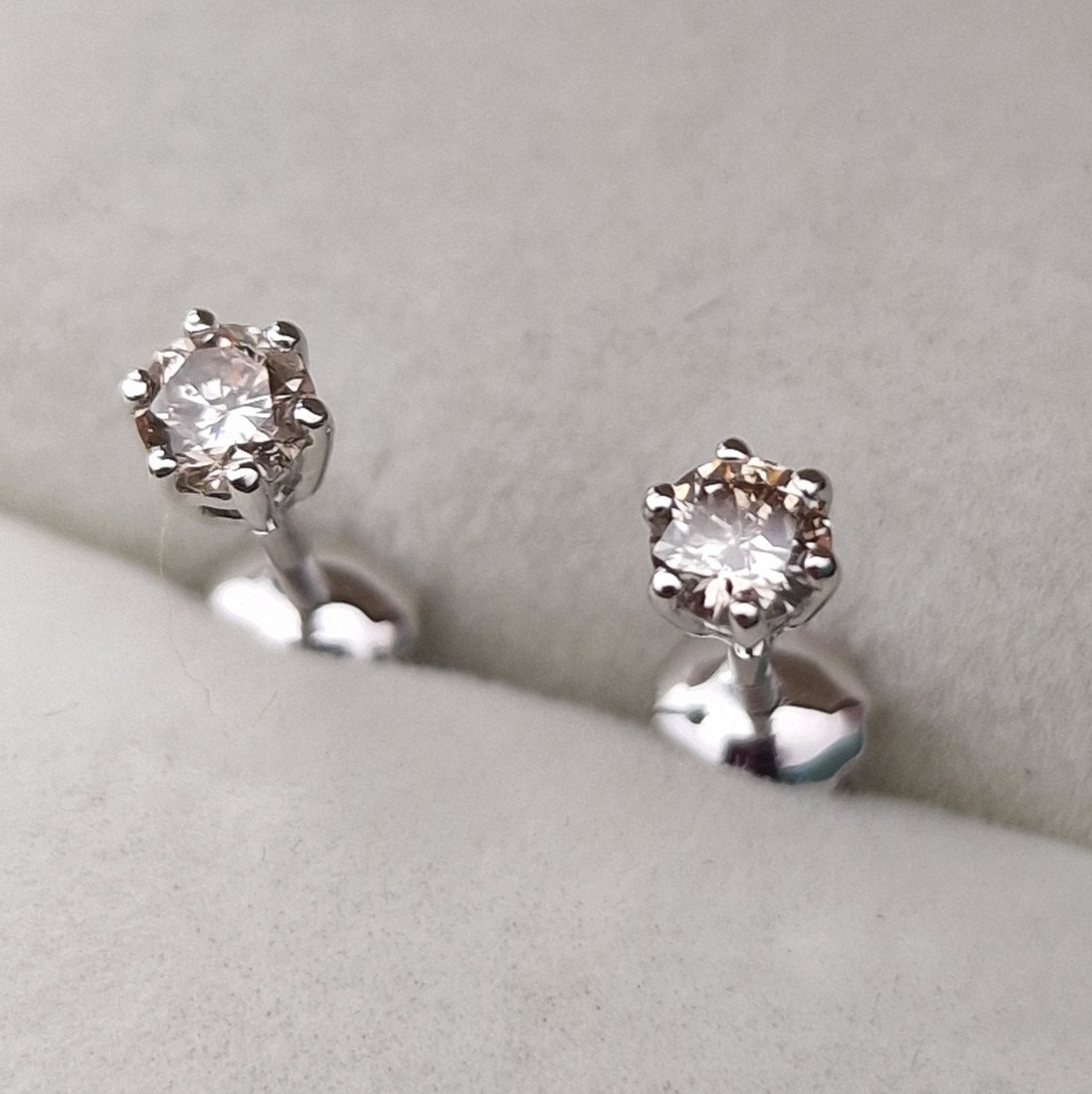 Серьги Deimantas 103672275 1,02гр 0,325ct. купить,NaN