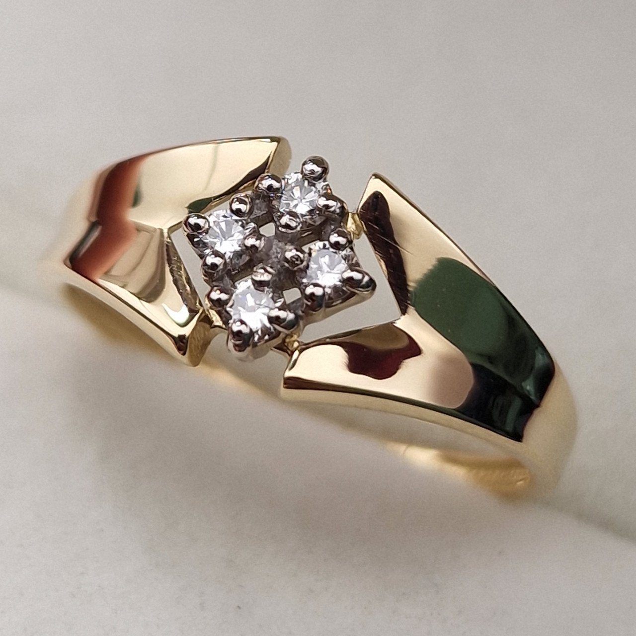 Кольцо Deimantas 103672370 17,5р 1,78гр 0,13ct. купить,NaN
