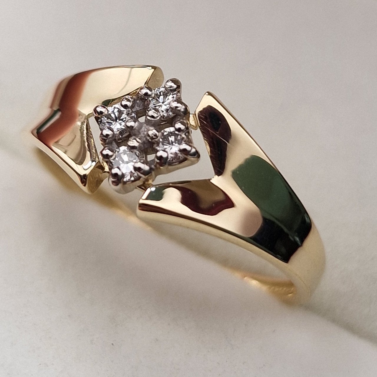 Кольцо Deimantas 103672370 17,5р 1,78гр 0,13ct. купить,NaN