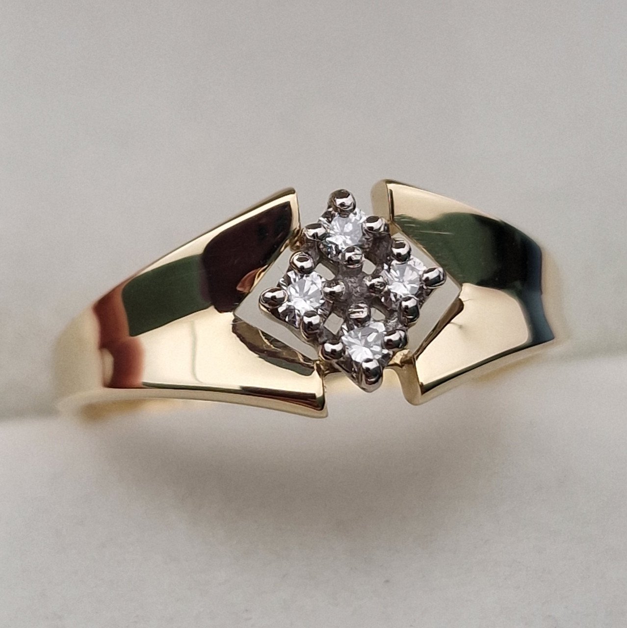 Кольцо Deimantas 103672370 17,5р 1,78гр 0,13ct. купить,NaN