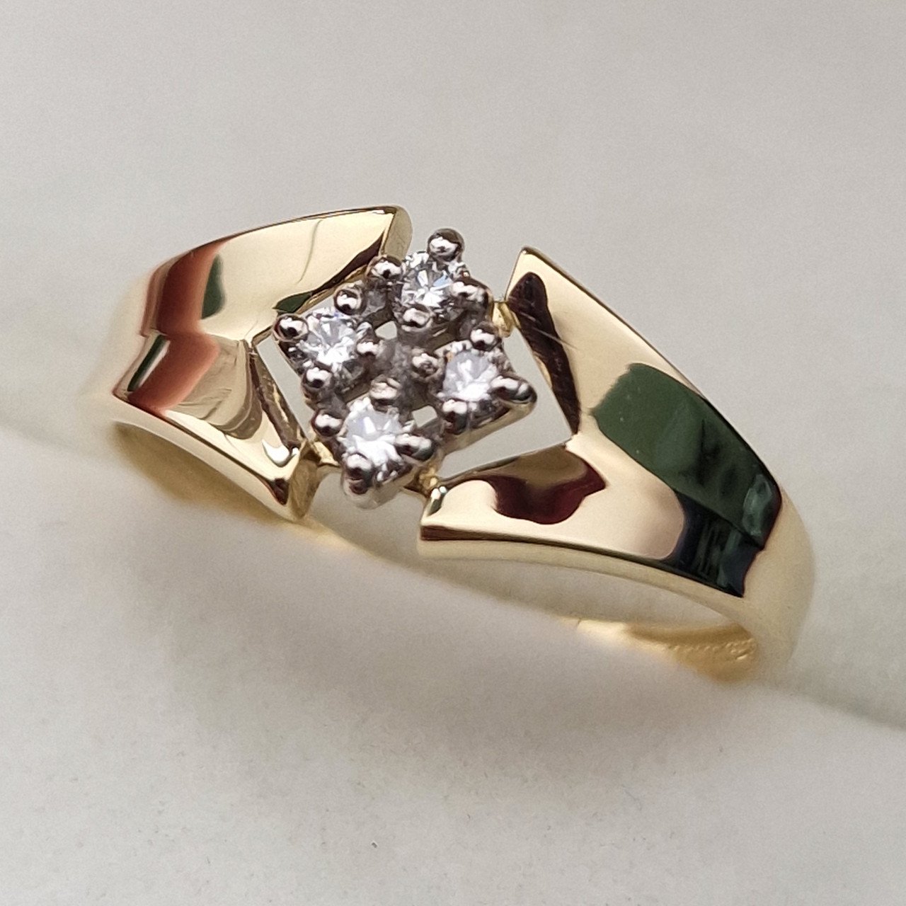 Кольцо Deimantas 103672370 17,5р 1,78гр 0,13ct. купить,NaN