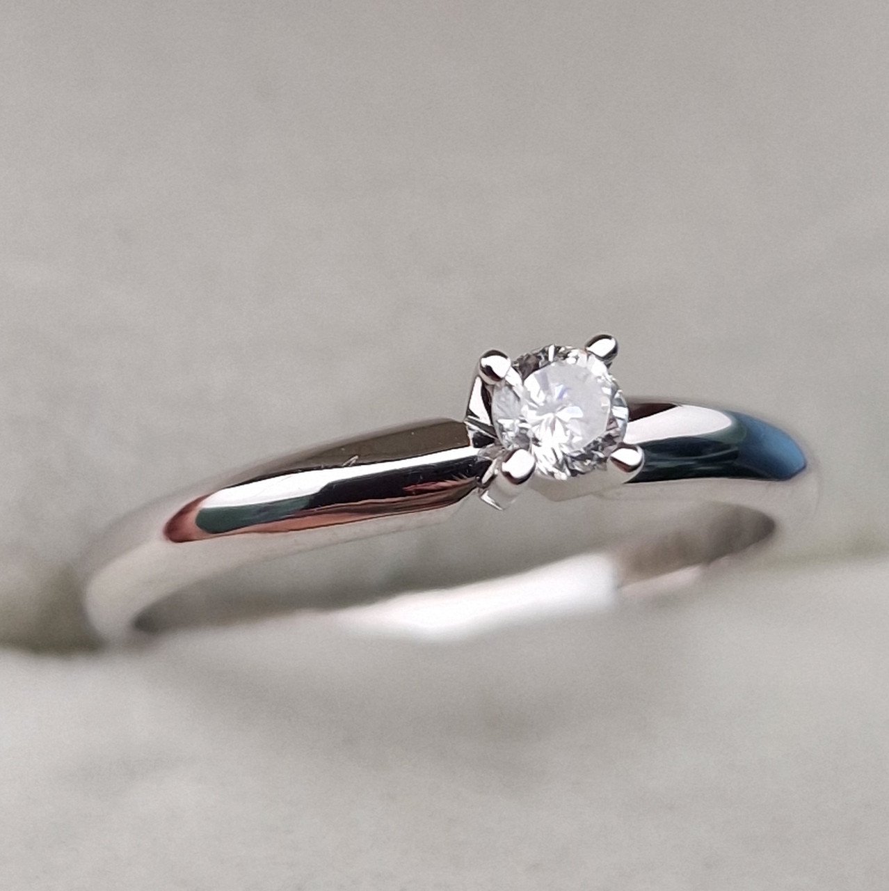 Кольцо Deimantas 105103173 17,5р 2,15гр 0,15ct. купить,NaN