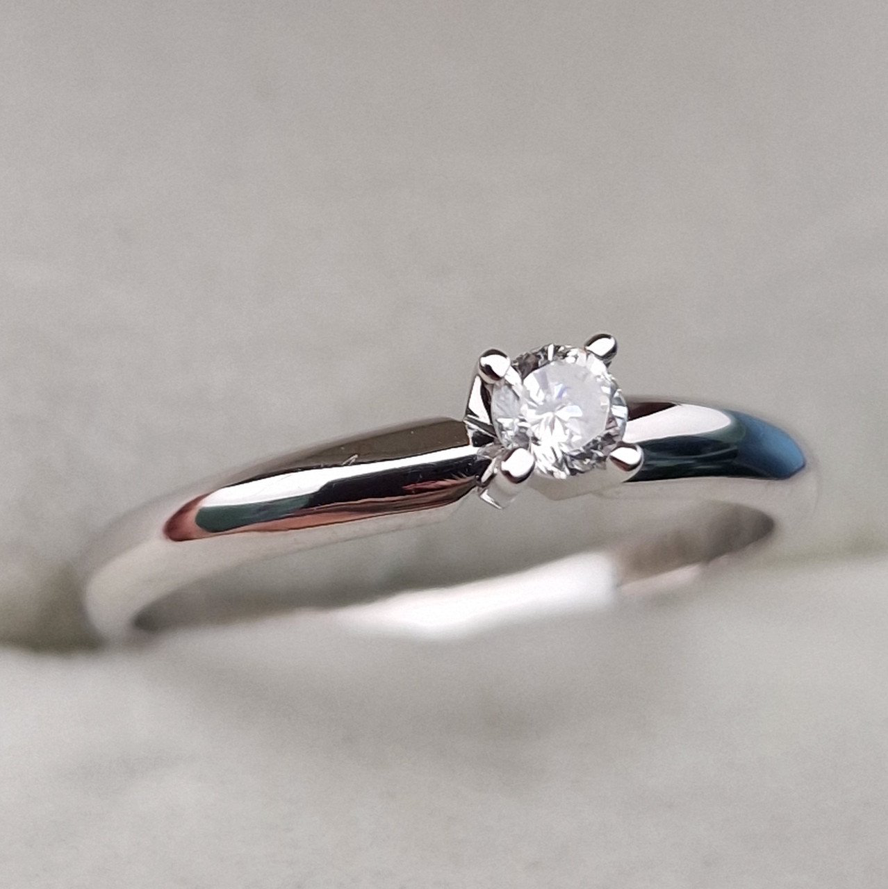 Кольцо Deimantas 105103173 17,5р 2,15гр 0,15ct. купить,NaN