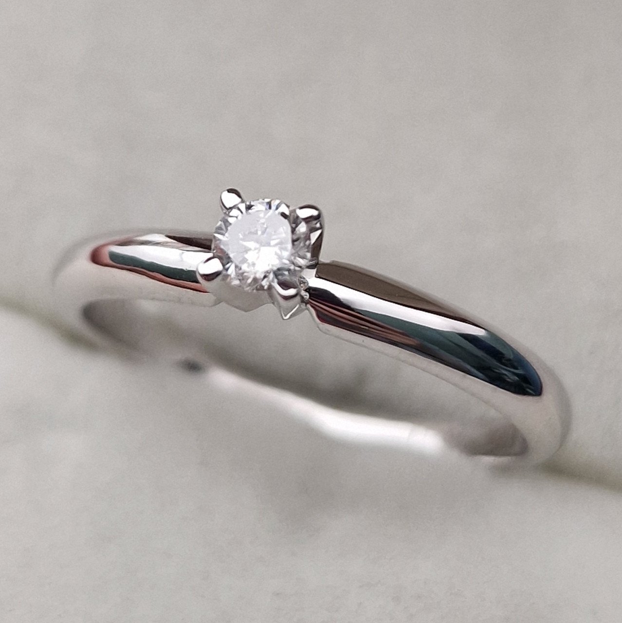 Кольцо Deimantas 105103173 17,5р 2,15гр 0,15ct. купить,NaN