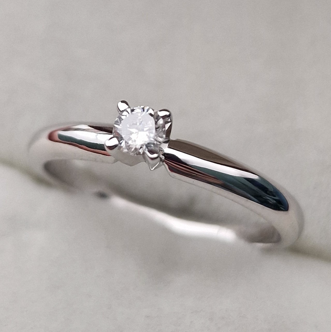 Кольцо Deimantas 105103173 17,5р 2,15гр 0,15ct. купить,NaN