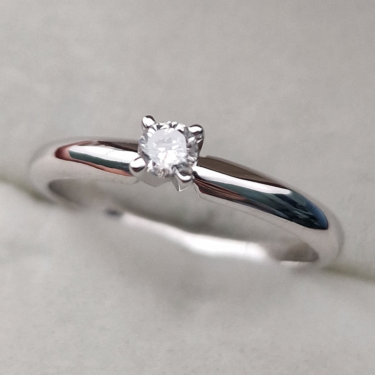 Кольцо Deimantas 105103173 17,5р 2,15гр 0,15ct. купить,NaN