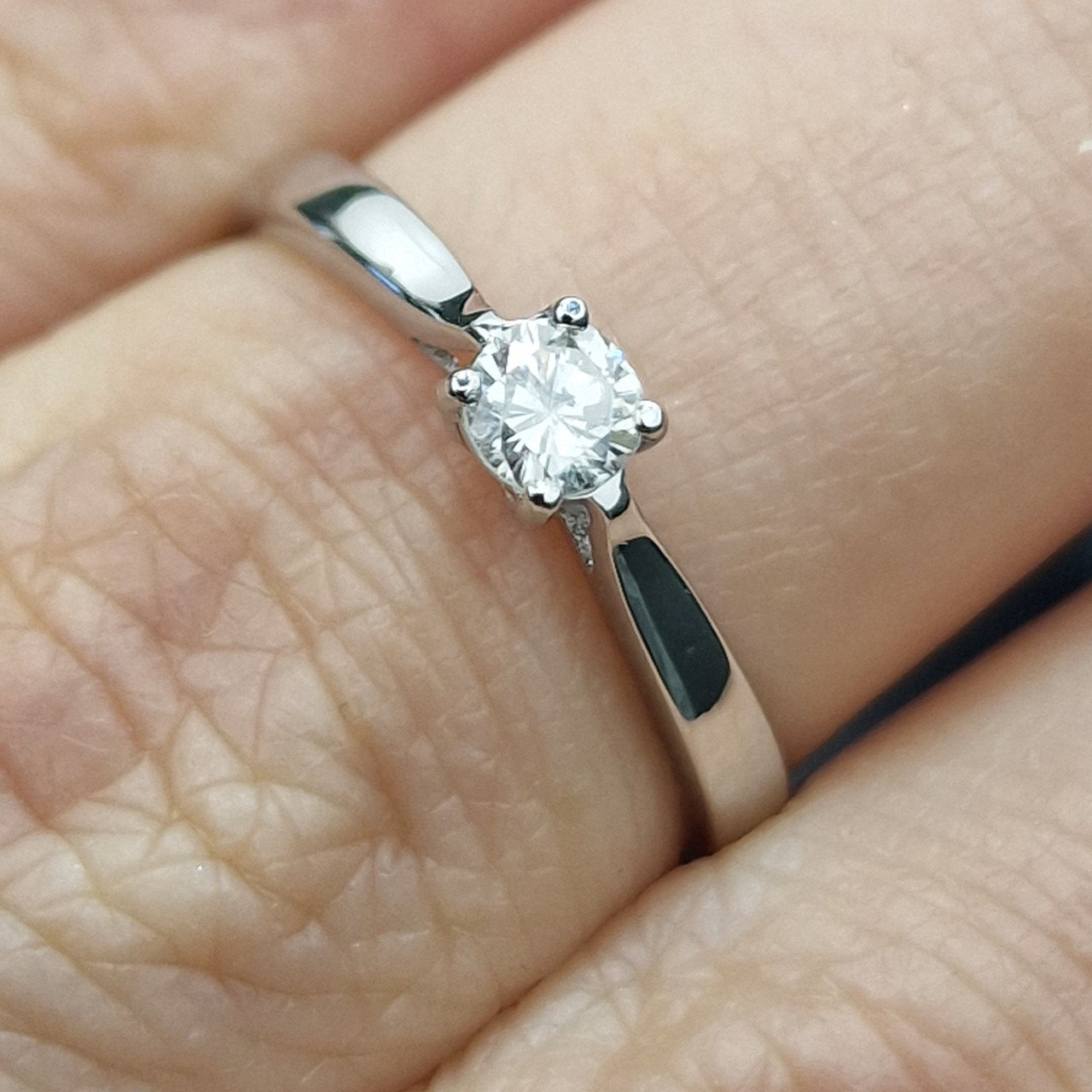 Кольцо Deimantas 104877571 15,5р 1,37гр 0,17ct. купить,NaN