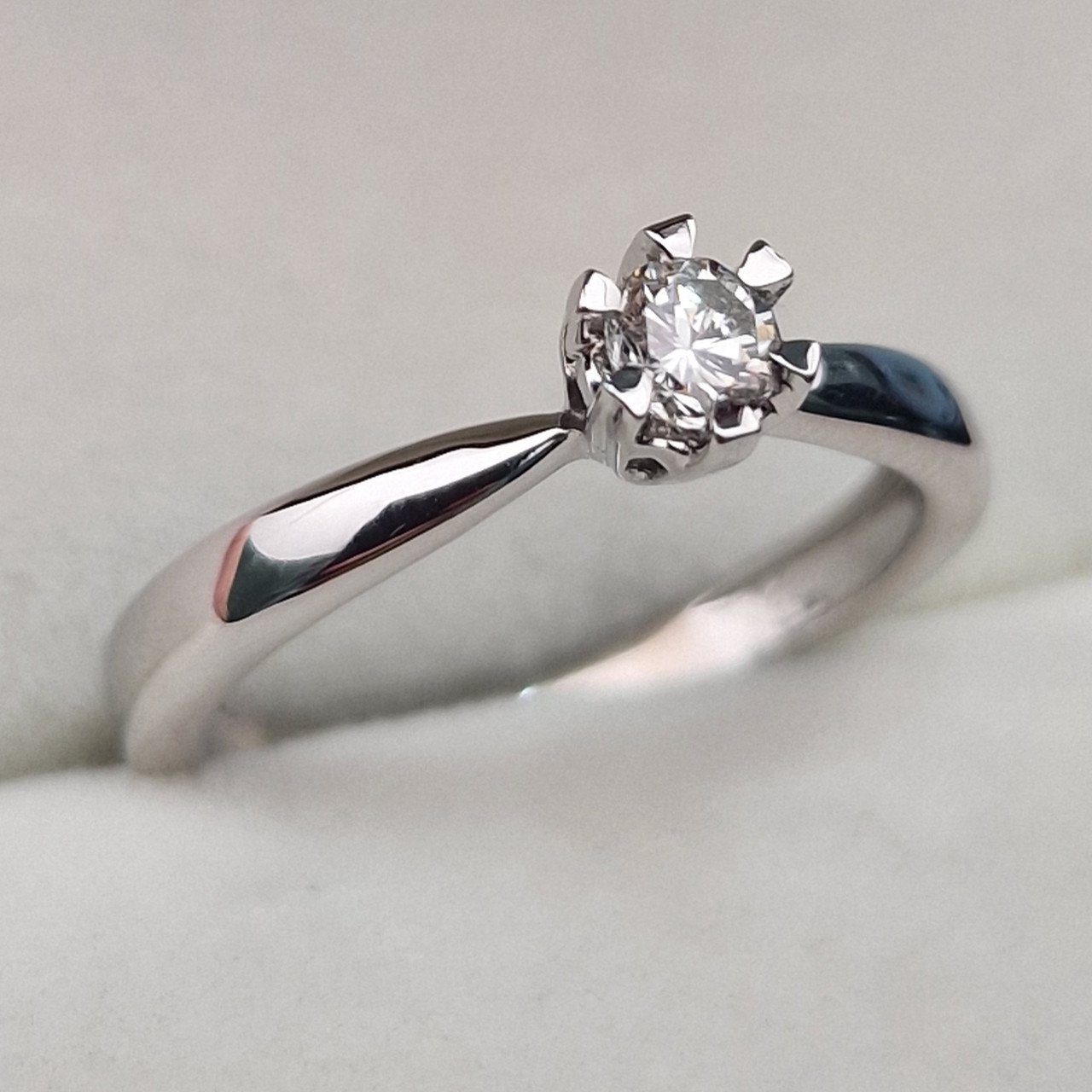Кольцо Deimantas 104877574 16,5р 2,48гр 0,19ct. купить,NaN