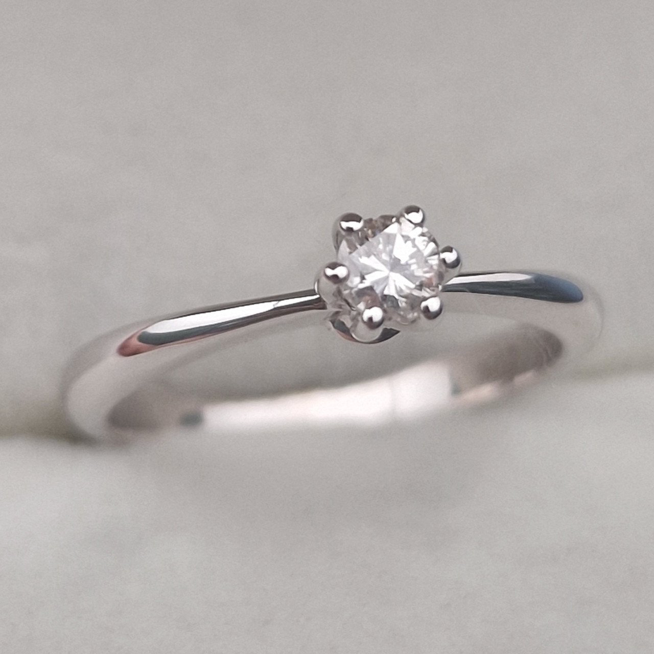 Кольцо Deimantas 105151117 16,5р 2,22гр 0,17ct. купить,NaN