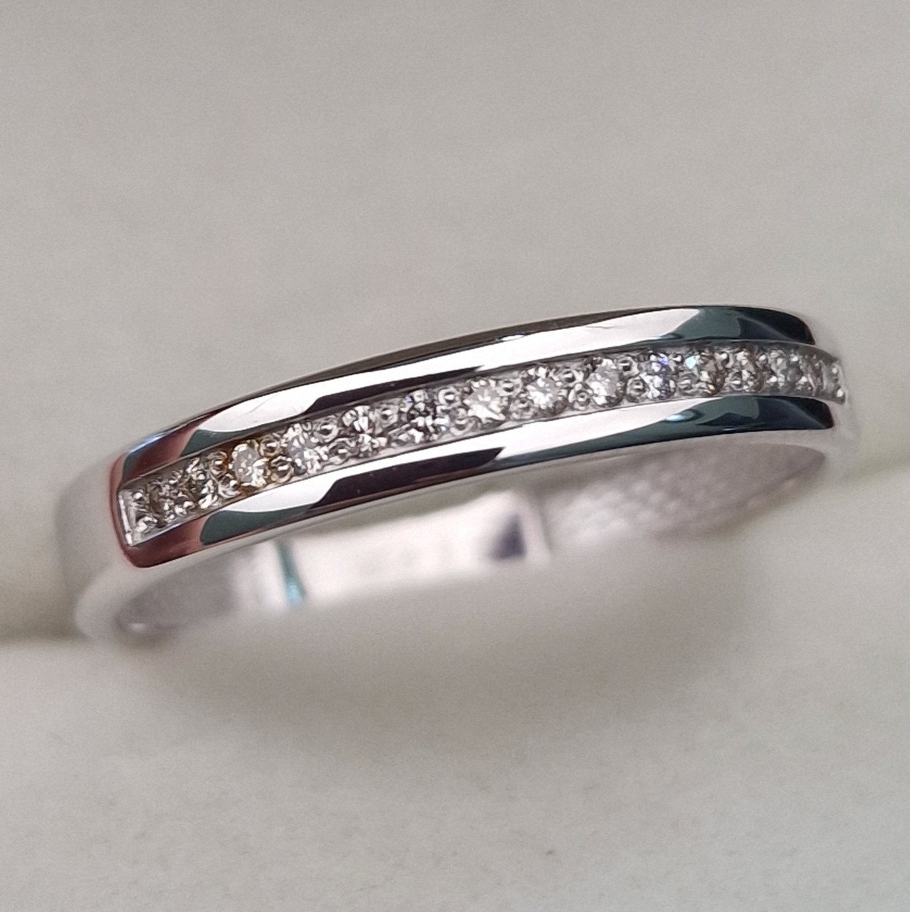Кольцо Deimantas 103745130 19р 2,25гр 0,12ct. купить,NaN