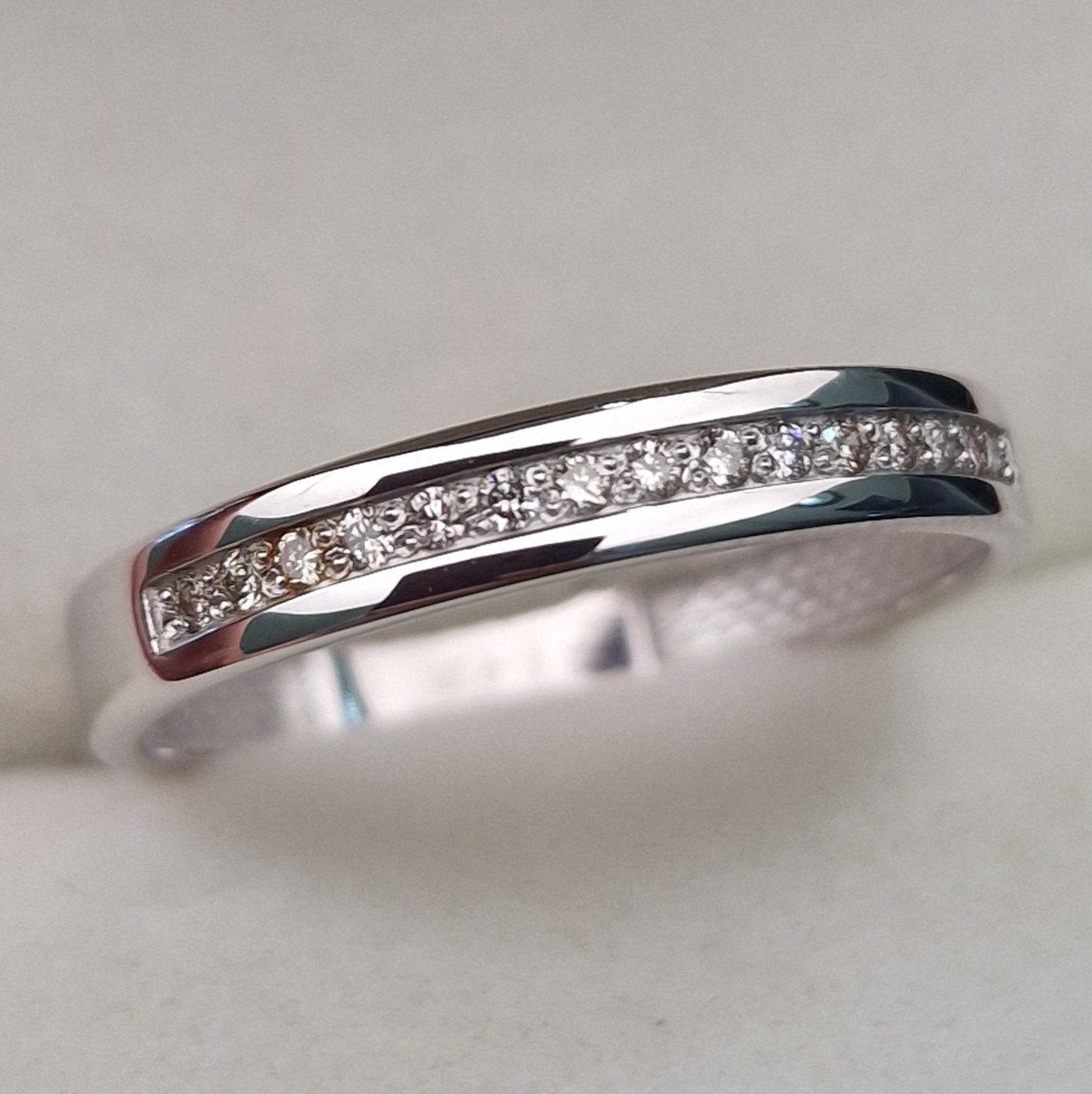 Кольцо Deimantas 103745130 19р 2,25гр 0,12ct. купить,NaN