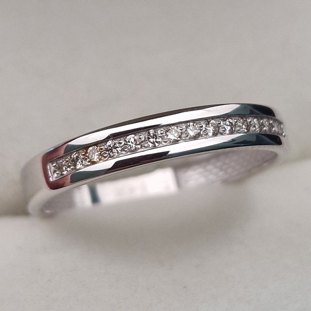 Кольцо Deimantas 103745130 19р 2,25гр 0,12ct. купить,NaN