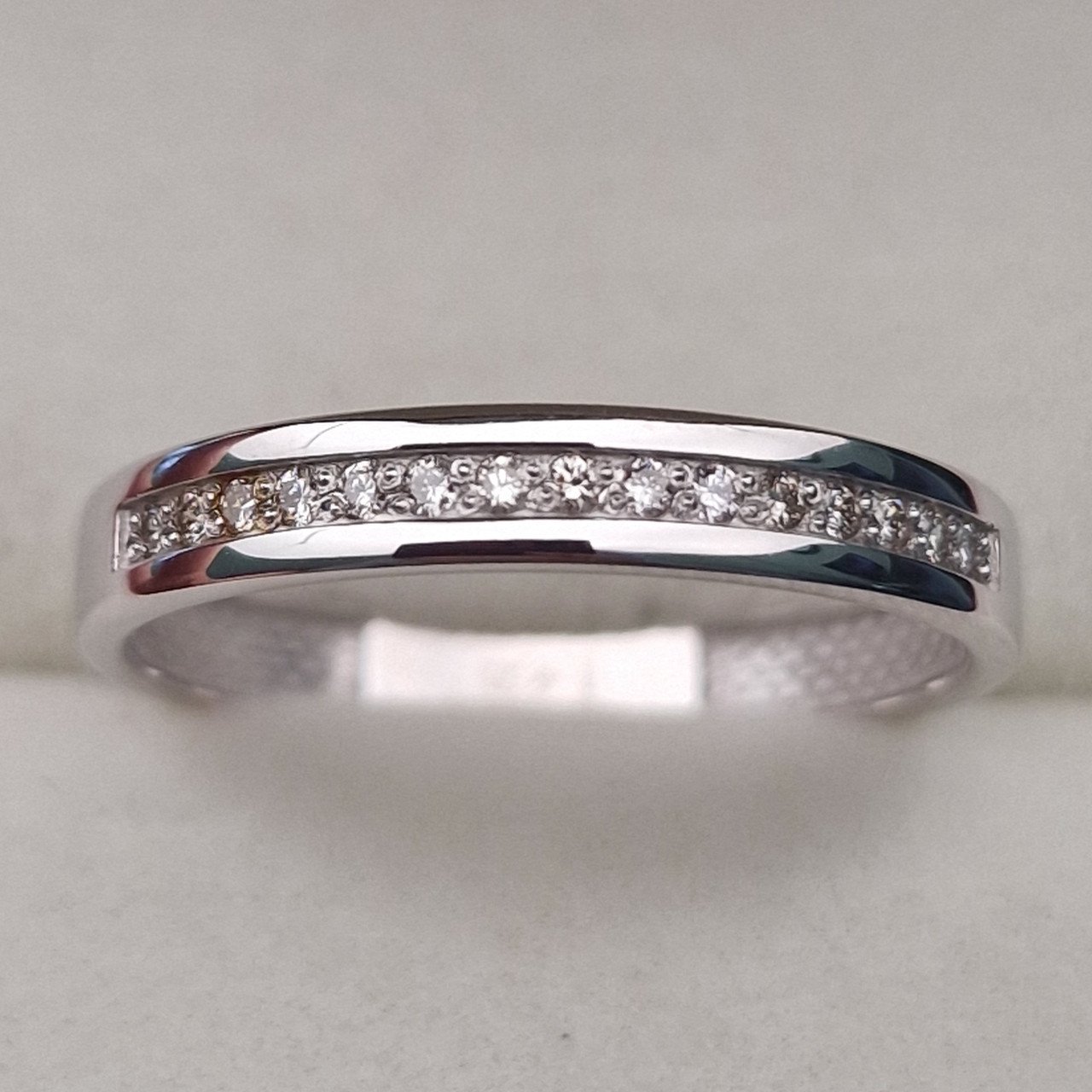 Кольцо Deimantas 103745130 19р 2,25гр 0,12ct. купить,NaN