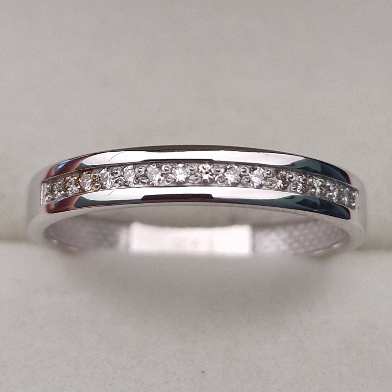 Кольцо Deimantas 103745130 19р 2,25гр 0,12ct. купить,NaN