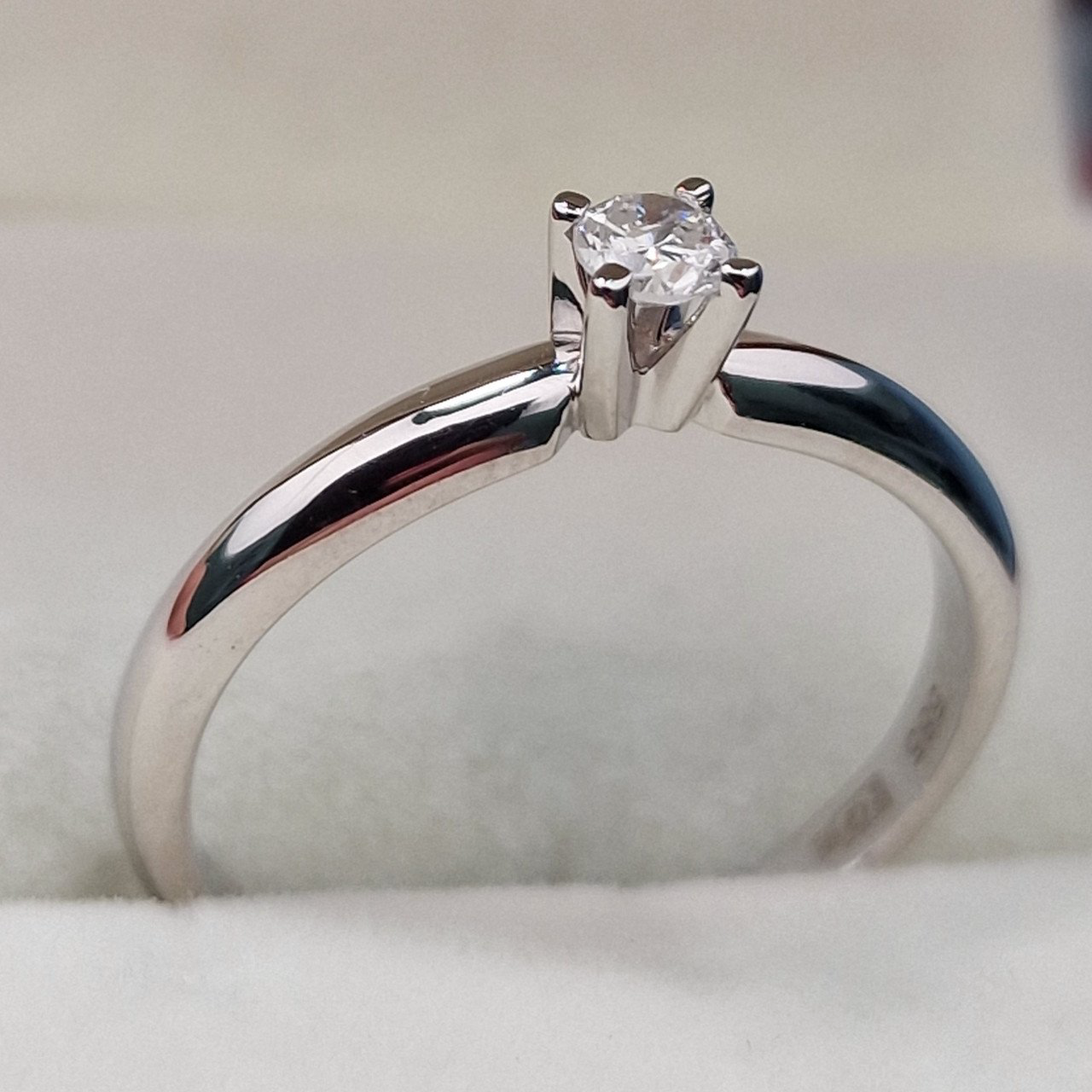 Кольцо Deimantas 105154084 17,5р 2,43гр 0,15ct. купить,NaN