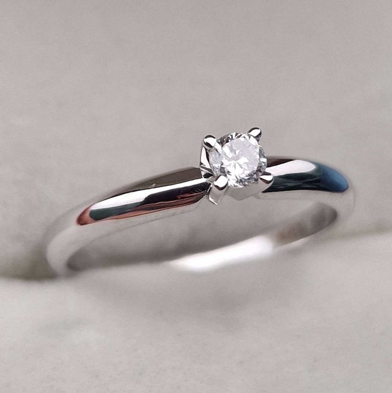 Кольцо Deimantas 105154084 17,5р 2,43гр 0,15ct. купить,NaN