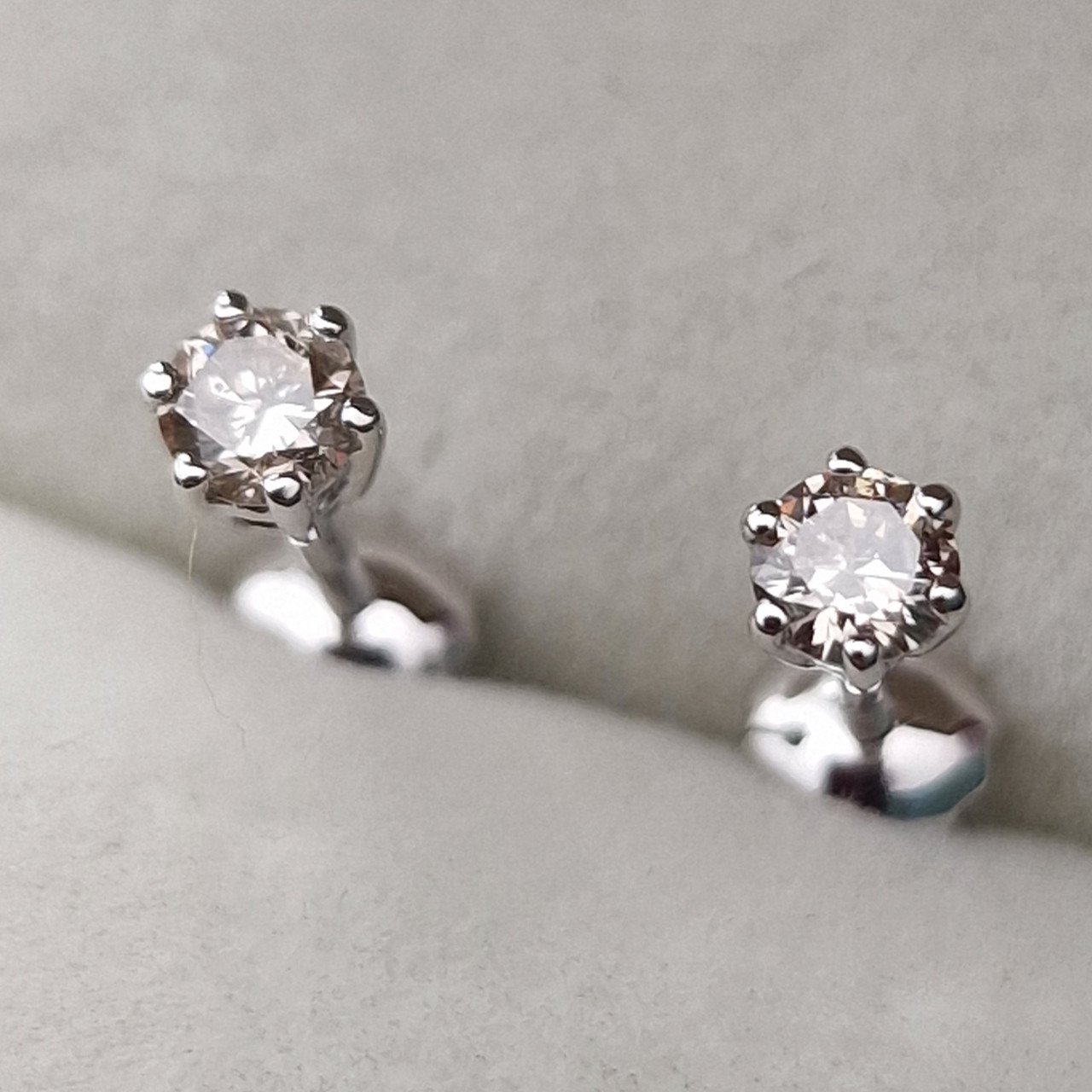 Серьги Deimantas 103745239 0,98гр 0,324ct. купить,NaN