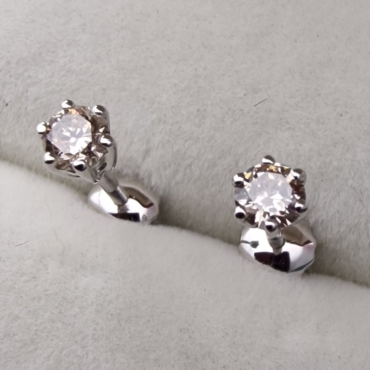 Серьги Deimantas 103745239 0,98гр 0,324ct. купить,NaN