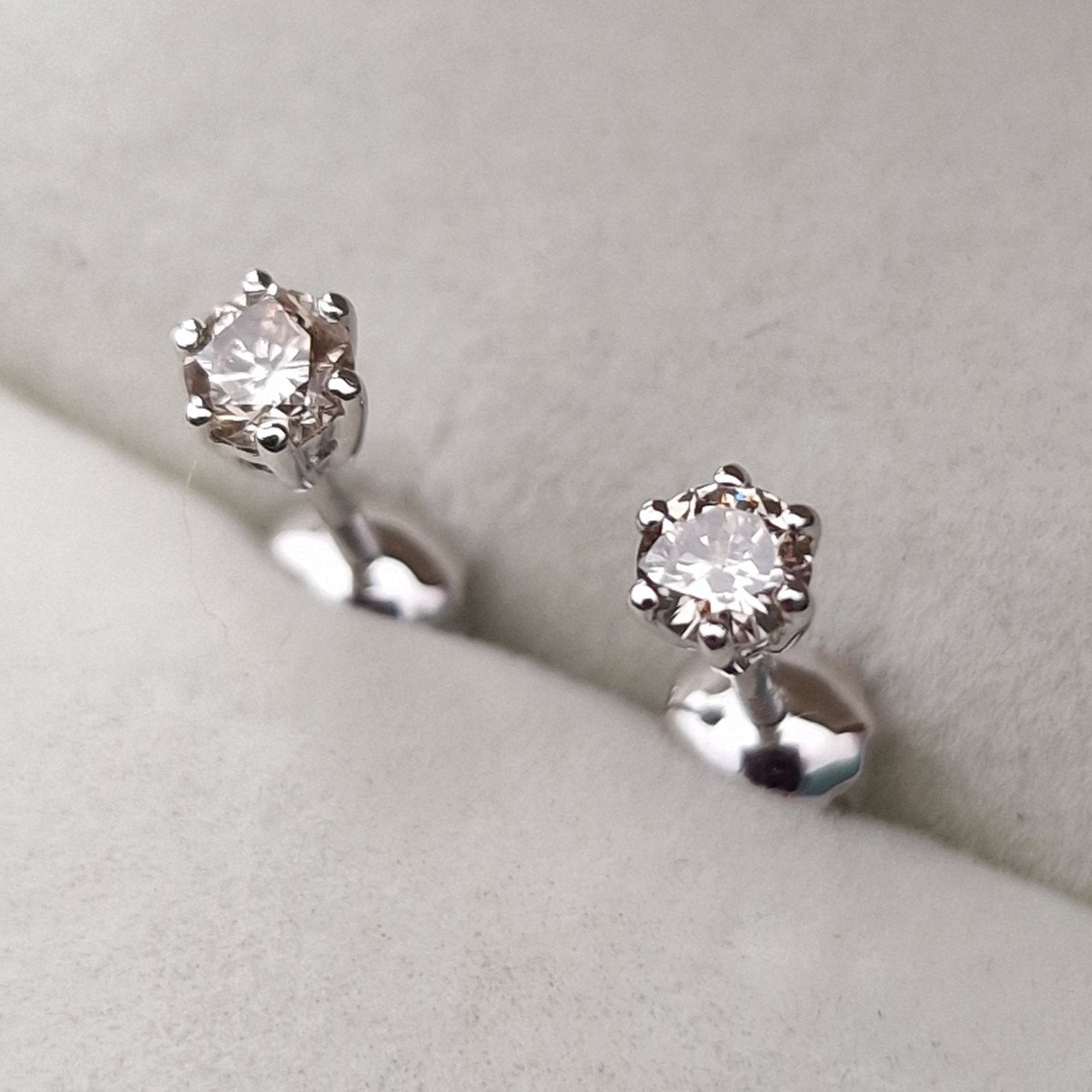 Серьги Deimantas 103745239 0,98гр 0,324ct. купить,NaN