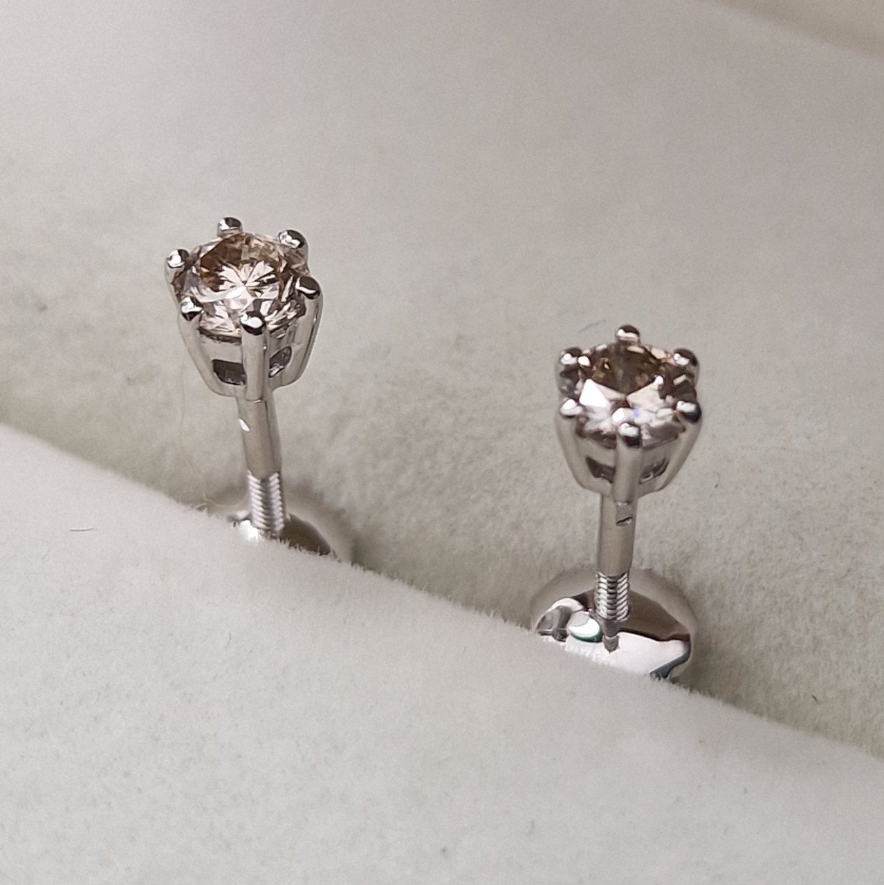 Серьги Deimantas 103745239 0,98гр 0,324ct. купить,NaN