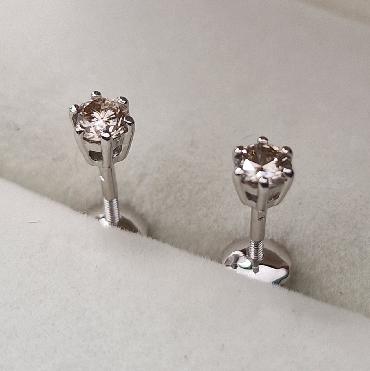 Серьги Deimantas 103745239 0,98гр 0,324ct. купить,NaN