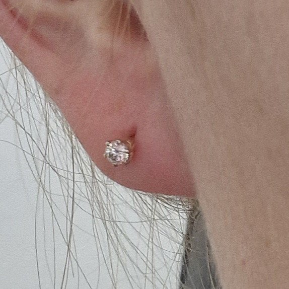 Серьги Deimantas 103746010 0,9гр 0,19ct. купить,NaN