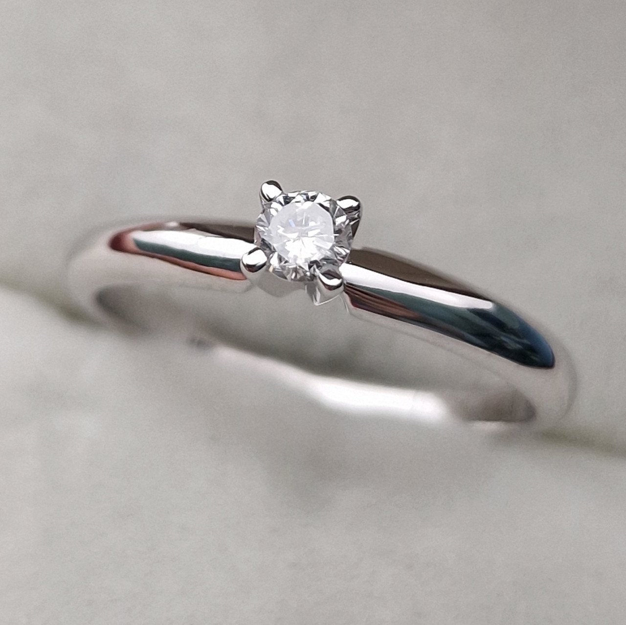 Кольцо Deimantas 105154102 17,5р 2,43гр 0,15ct. купить,NaN
