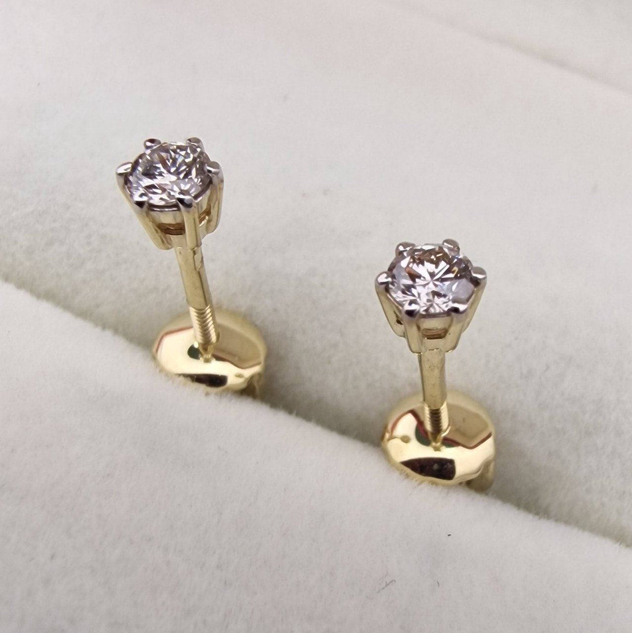 Серьги Deimantas 103746010 0,9гр 0,19ct. купить,NaN