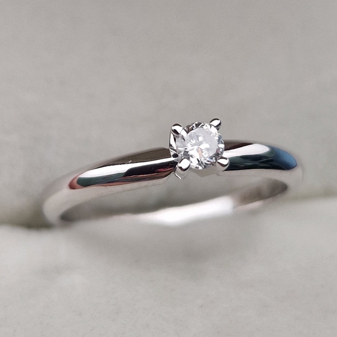 Кольцо Deimantas 105154102 17,5р 2,43гр 0,15ct. купить,NaN