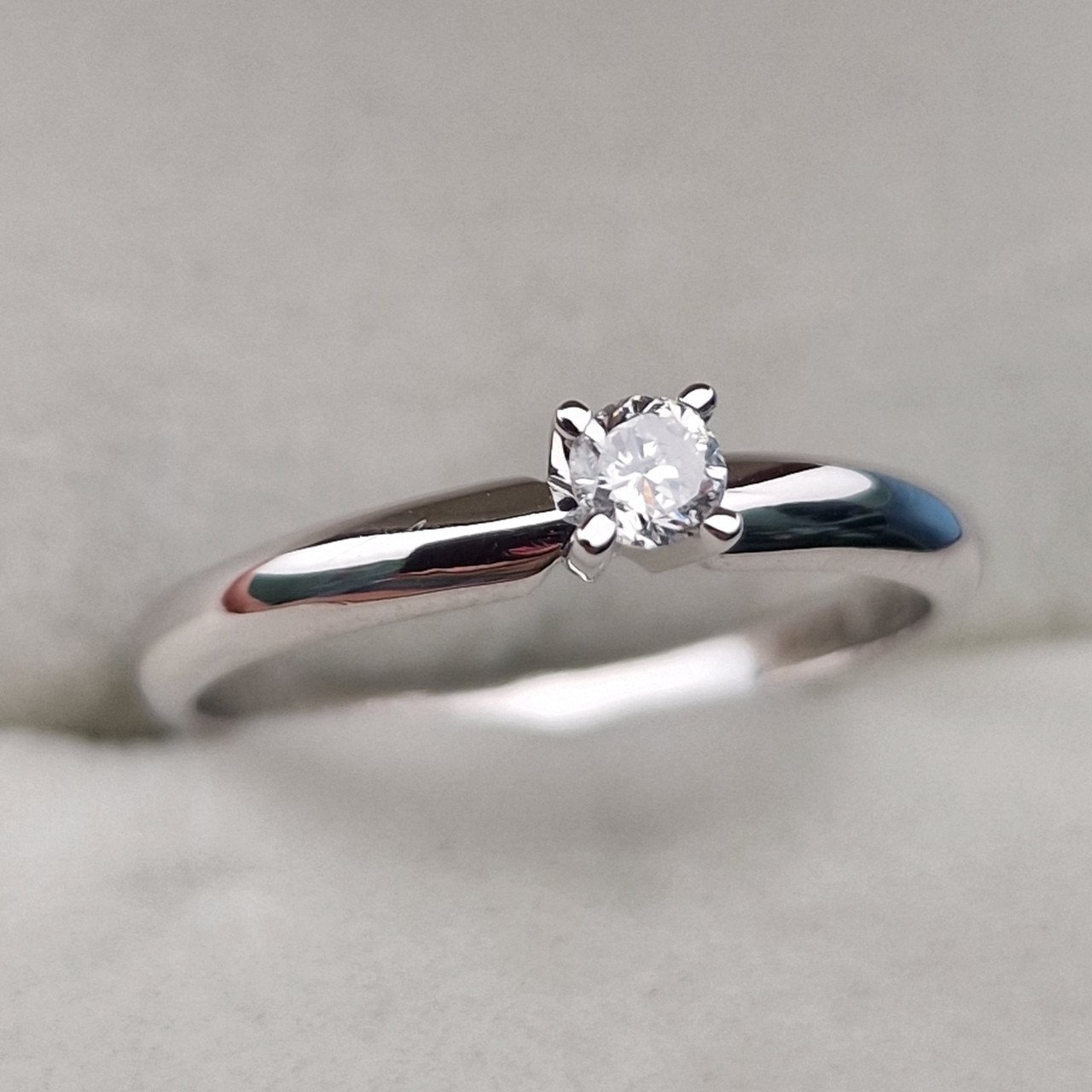 Кольцо Deimantas 105154102 17,5р 2,43гр 0,15ct. купить,NaN