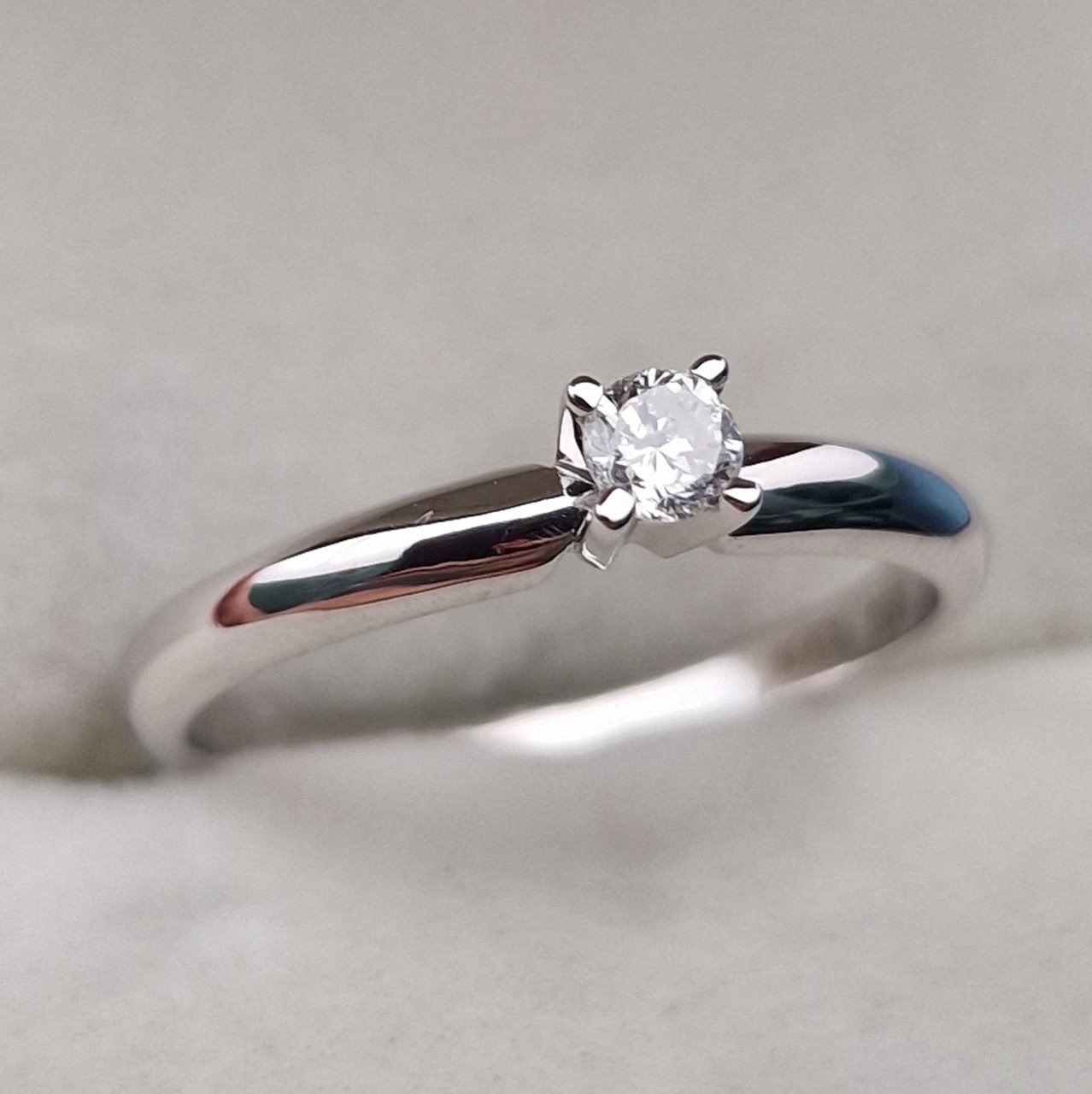 Кольцо Deimantas 105154115 17,5р 2,32гр 0,15ct. купить,NaN