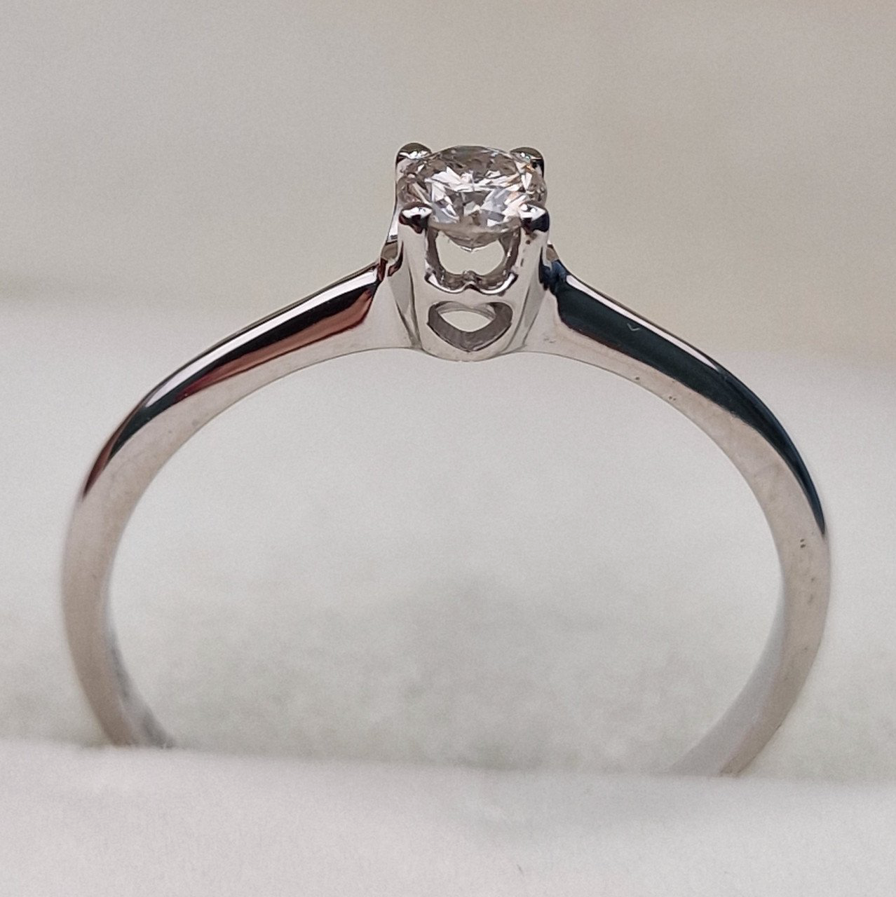Кольцо Deimantas 105159962 17,5р 1,21гр 0,17ct. купить,NaN