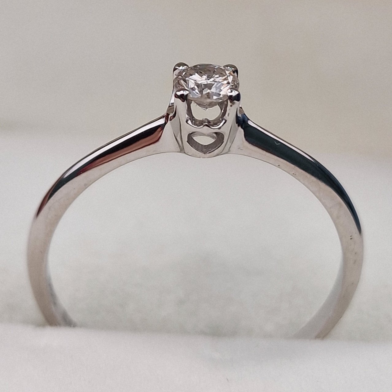 Кольцо Deimantas 105161720 17,5р 1,28гр 0,17ct. купить,NaN