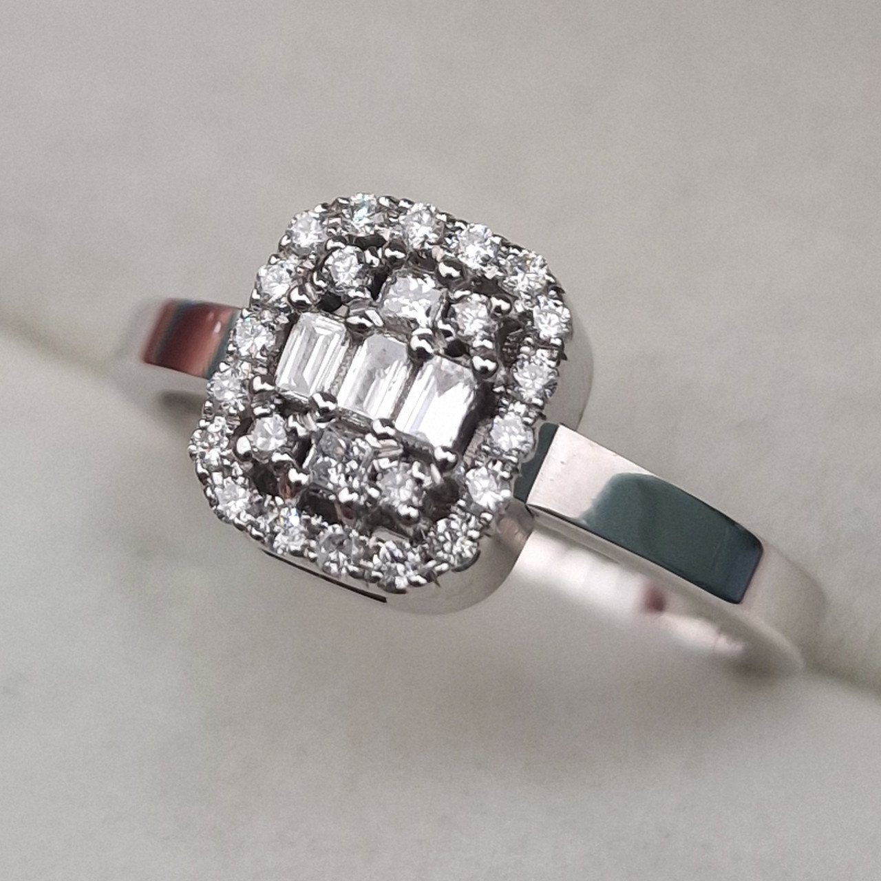 Кольцо Deimantas 104925288 17р 4,14гр 0,29ct. купить,NaN