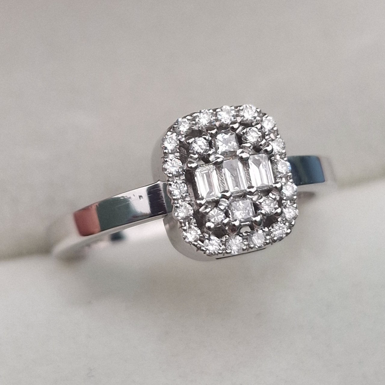 Кольцо Deimantas 104925288 17р 4,14гр 0,29ct. купить,NaN