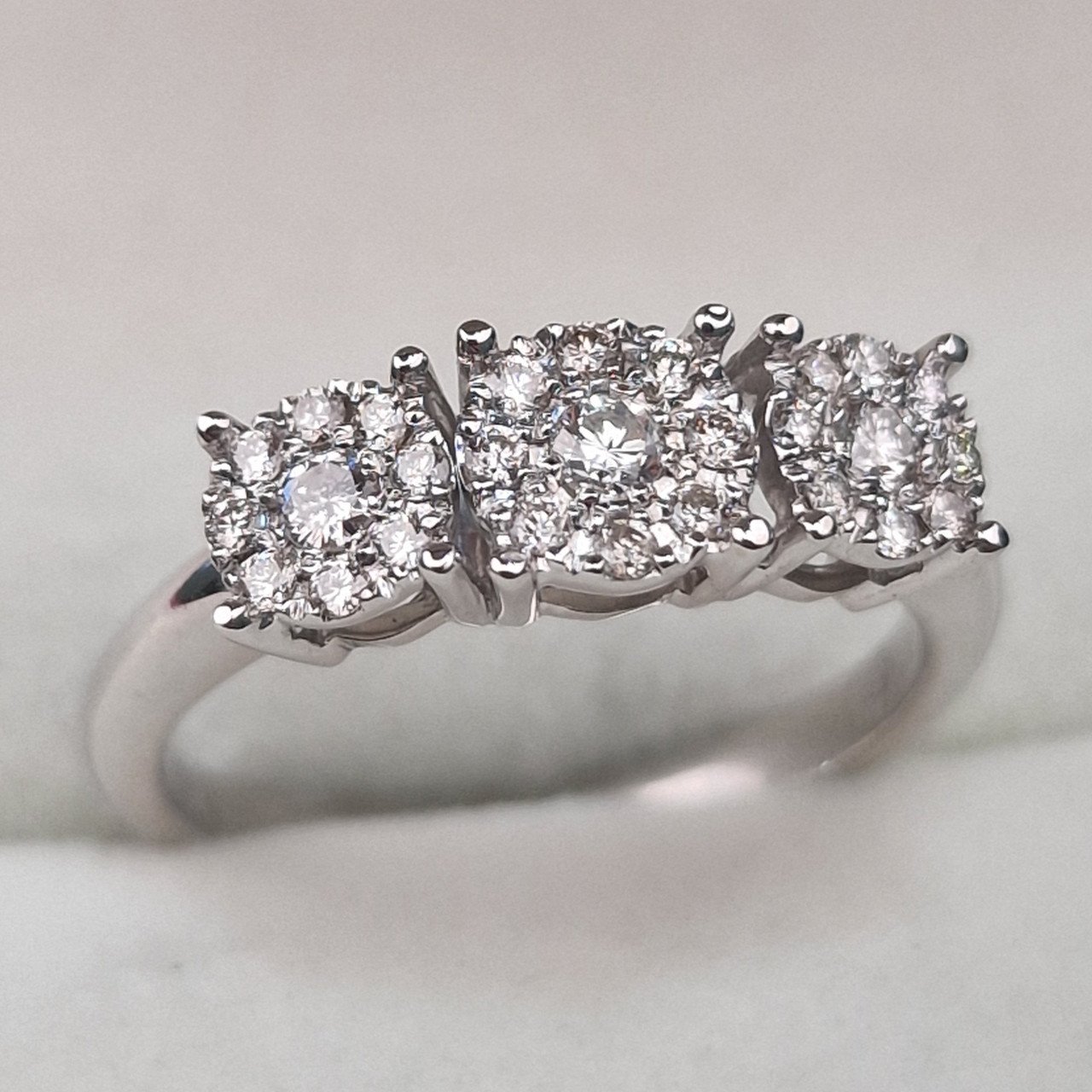 Кольцо Deimantas 104925311 17,5р 3,45гр 0,36ct. купить,NaN