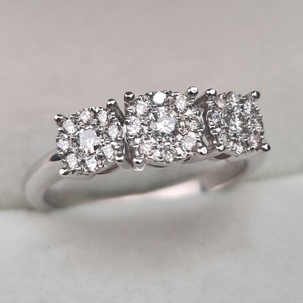 Кольцо Deimantas 104925311 17,5р 3,45гр 0,36ct. купить,NaN